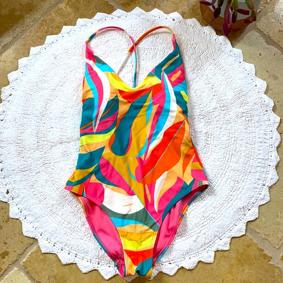 NWT Swimsuit - Size 4 - Picture 1 of 3